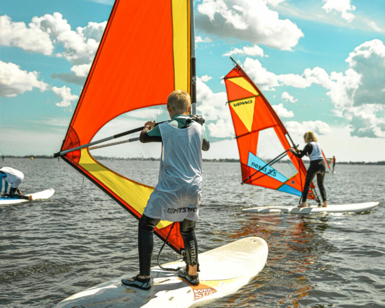 Windsurfen - tow -Kinder- und Jugendtraining