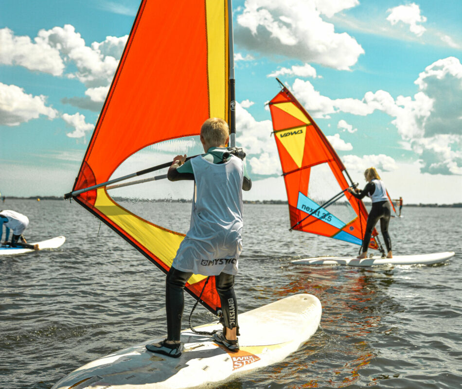 Windsurfen - tow -Kinder- und Jugendtraining